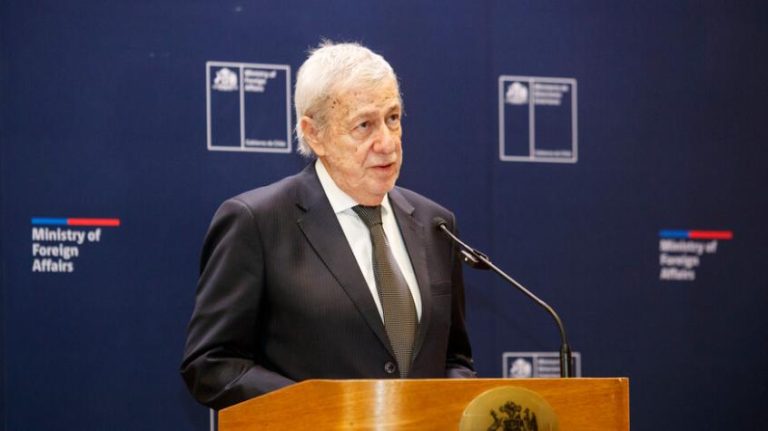 van klaveren y maya fernandez.jpg