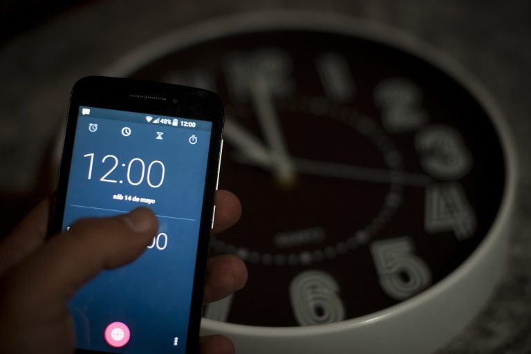 Este sabado se realiza el cambio de hora en Chile.