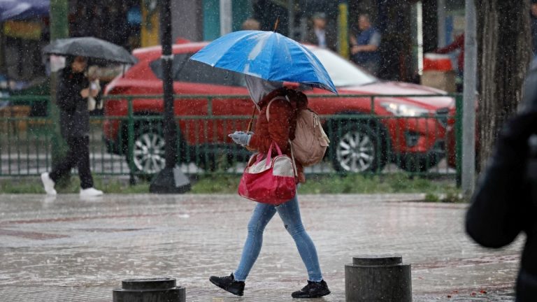 lluvias-en-santiago-regiones-domingo-26-noviembre_432100_39_65614f987cbe9